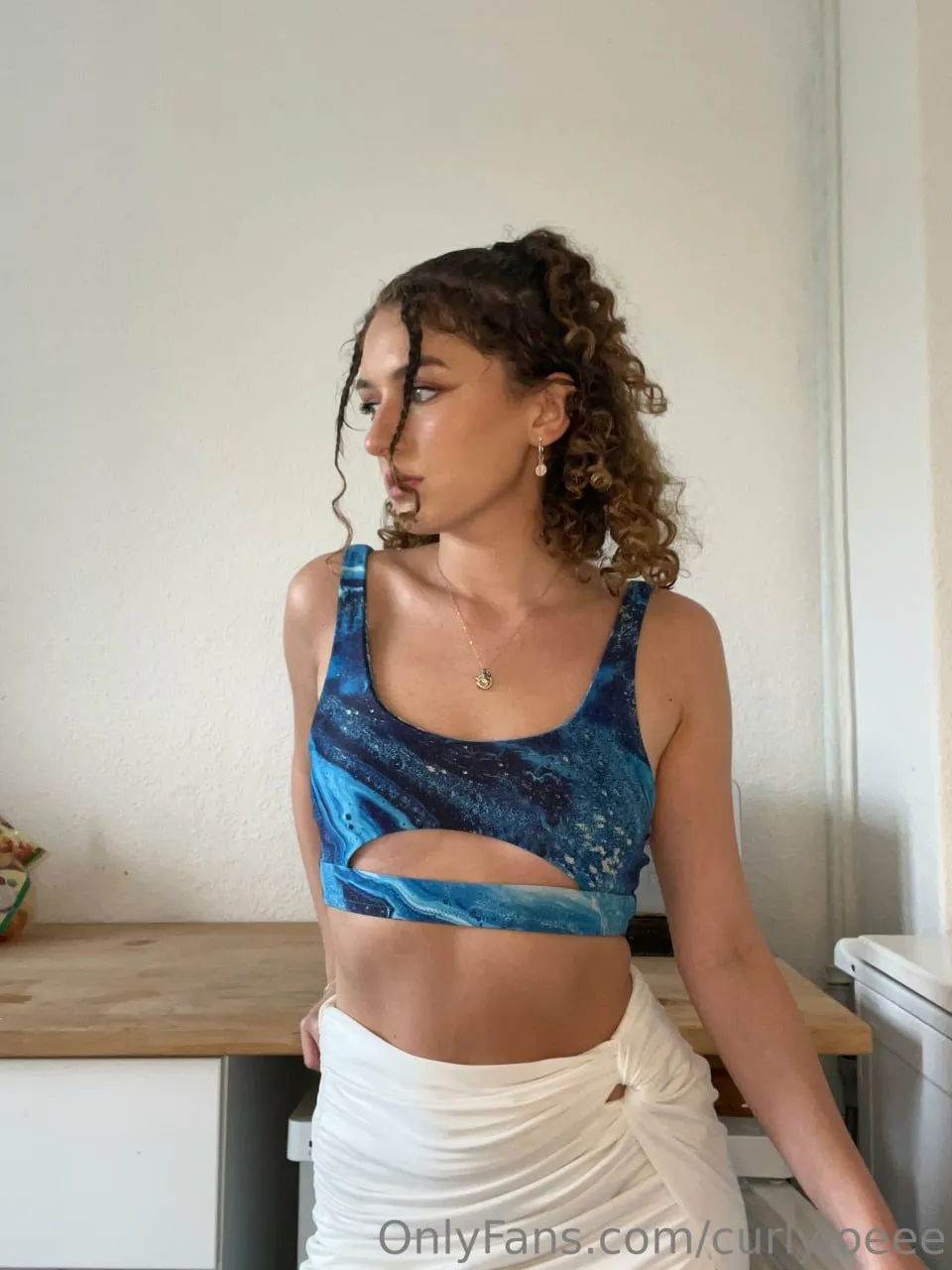 curlyjoee